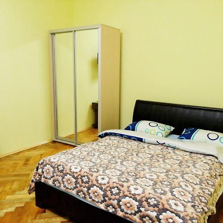 Apartment Ak. Kuchera Street Лвив Екстериор снимка