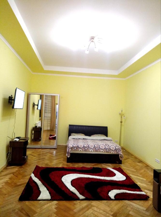 Apartment Ak. Kuchera Street Лвив Екстериор снимка