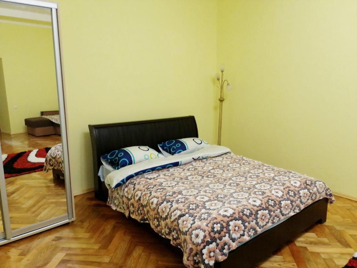 Apartment Ak. Kuchera Street Лвив Екстериор снимка